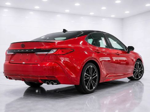 Used 2025 Toyota Camry XSE FWD image 5