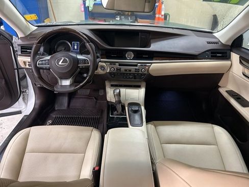 Used 2017 Lexus ES 350 w/ Premium Package image 10