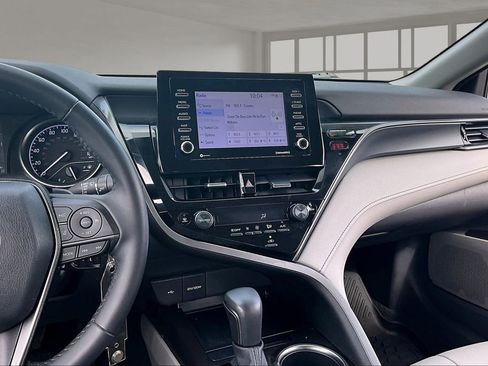 Used 2023 Toyota Camry SE image 9