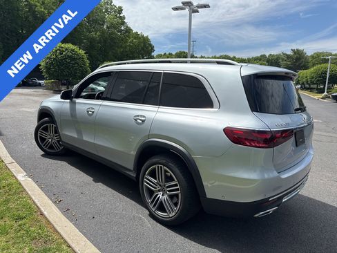 Used 2025 Mercedes-Benz GLS 450 4MATIC image 4