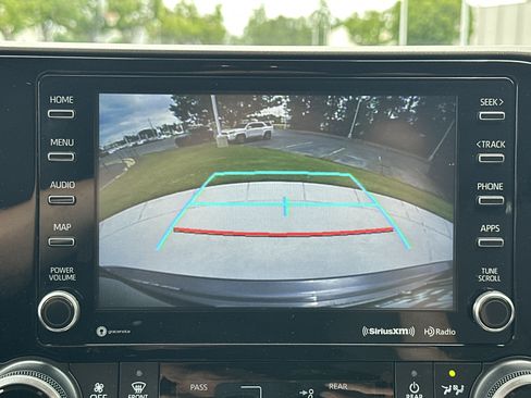 Used 2022 Toyota Highlander LE AWD/4WD image 25