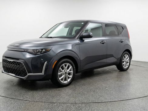 Used 2025 Kia Soul LX w/ LX Technology Package FWD image 3