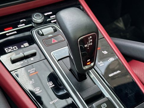 Certified 2023 Porsche Cayenne Platinum Edition image 22