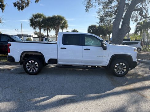 Used 2024 Chevrolet Silverado 2500 Custom w/ Custom Convenience Package image 7