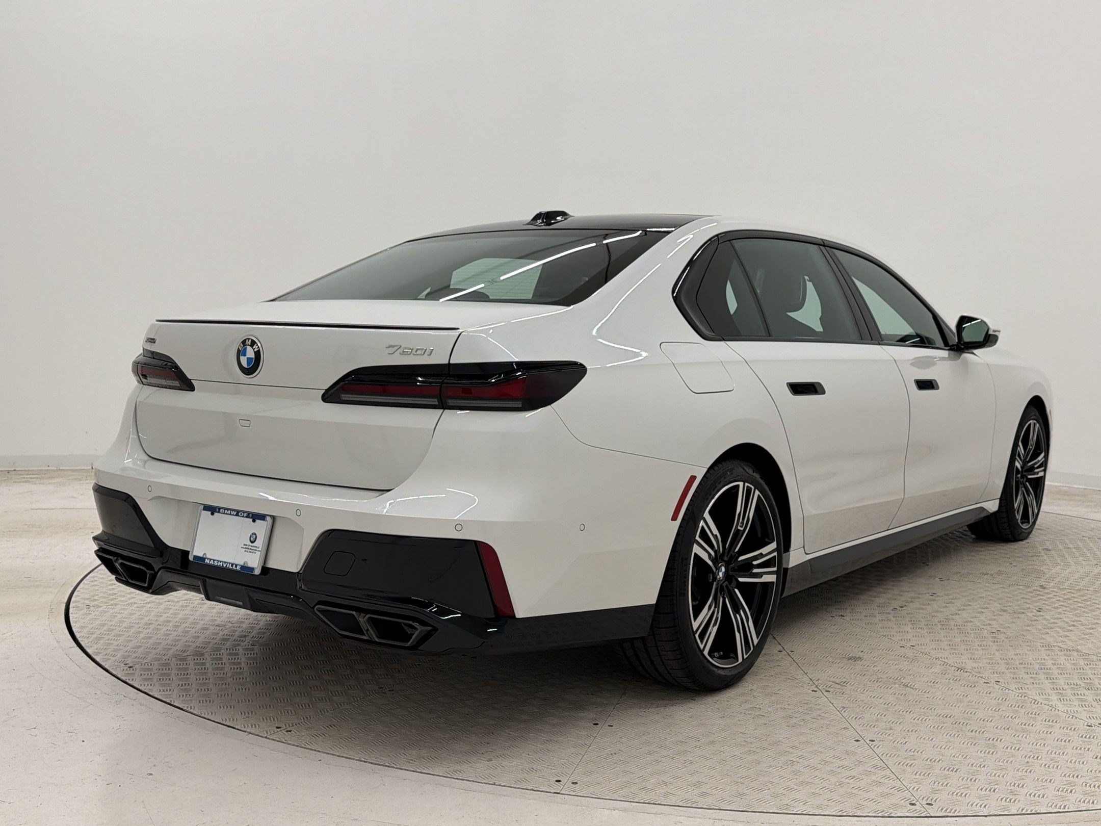 Used 2025 BMW 760i xDrive AWD/4WD image 9