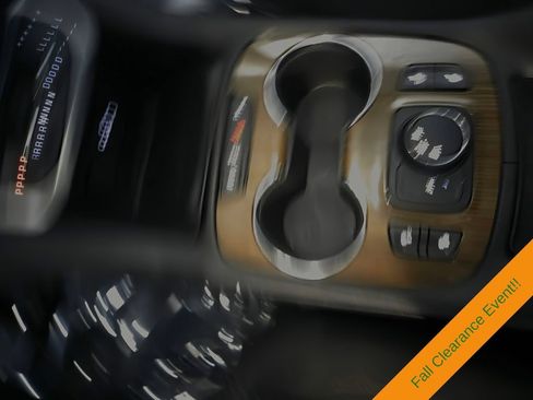 Used 2023 GMC Acadia SLE w/ Driver Convenience Package FWD image 8