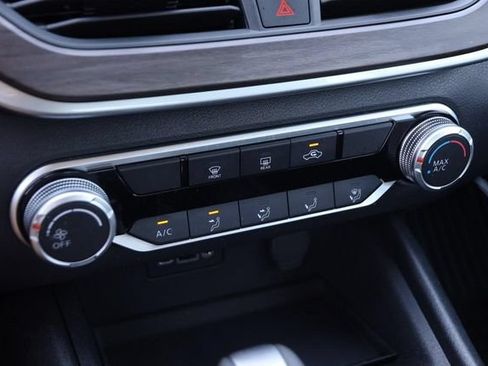 Certified 2025 Nissan Altima 2.5 SV FWD image 17