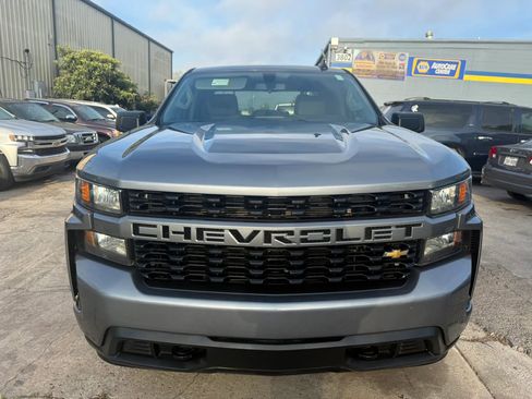 Used 2019 Chevrolet Silverado 1500 Custom w/ Custom Value Package image 2