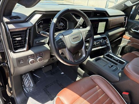 Used 2025 GMC Sierra 2500 Denali Ultimate AWD/4WD image 9