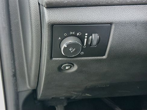 Used 2018 Jeep Grand Cherokee Altitude RWD image 16