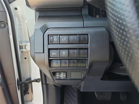 Used 2024 Toyota Tacoma SR image 18