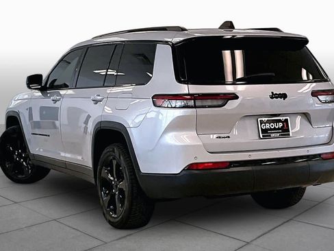 Used 2023 Jeep Grand Cherokee L Laredo AWD/4WD image 11