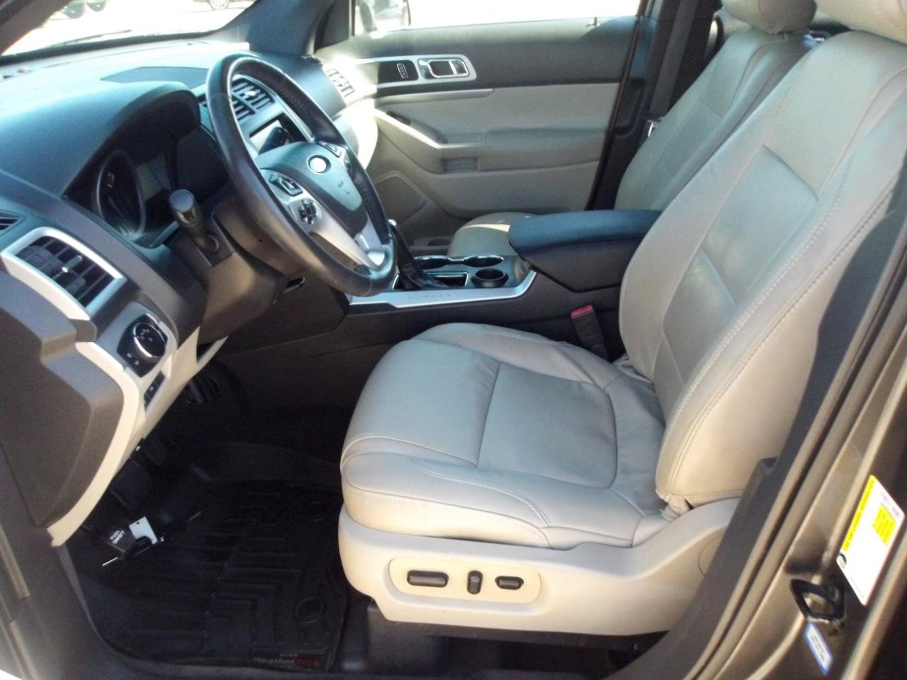 Used 2015 Ford Explorer XLT w/ Equipment Group 202A FWD image 19