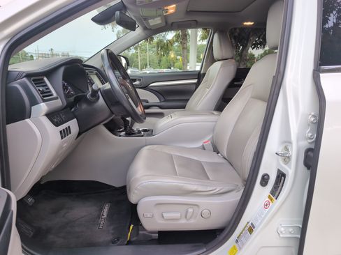 Used 2018 Toyota Highlander XLE AWD/4WD image 16