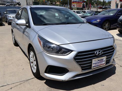 Used 2020 Hyundai Accent SE FWD image 1