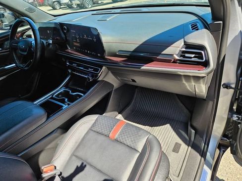 Used 2024 Chevrolet Traverse RS w/ LPO, Floor Liner Package AWD/4WD image 16