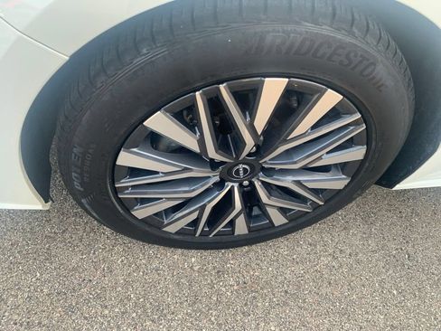 Used 2025 Nissan Altima 2.5 SV FWD image 29