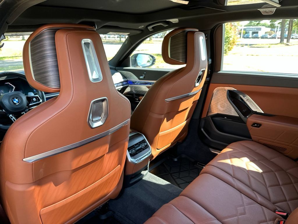 Used 2024 BMW 760i xDrive w/ Executive Package AWD/4WD image 23