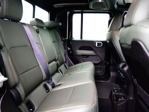 New 2025 Jeep Gladiator Mojave image 17