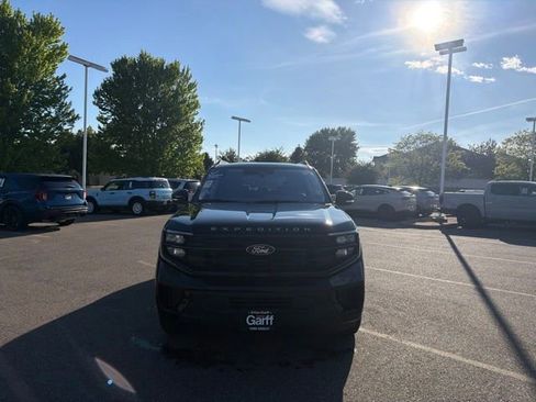 Used 2025 Ford Expedition Active AWD/4WD image 9
