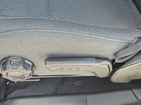 Used 2025 Jeep Gladiator Sport AWD/4WD image 19