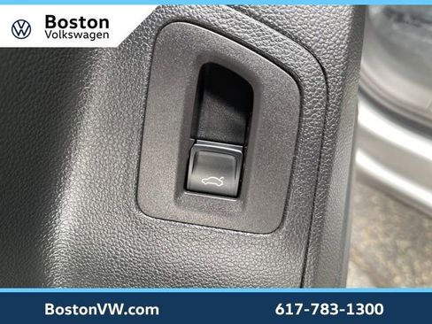 Used 2023 Volkswagen Atlas SE image 32