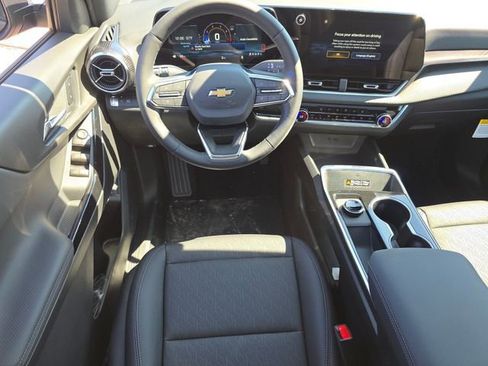 New 2026 Chevrolet Equinox LT w/ Convenience Package II FWD image 3