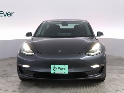 Used 2019 Tesla Model 3 Standard Range Plus image 3