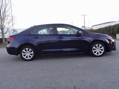 Used 2025 Toyota Corolla LE image 4