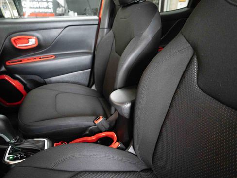 Used 2020 Jeep Renegade Altitude AWD/4WD image 10