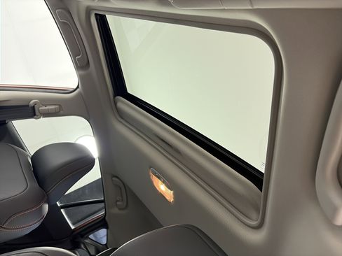 Used 2025 Subaru Crosstrek 2.5i Limited w/ Crosstrek Mirror Package image 17