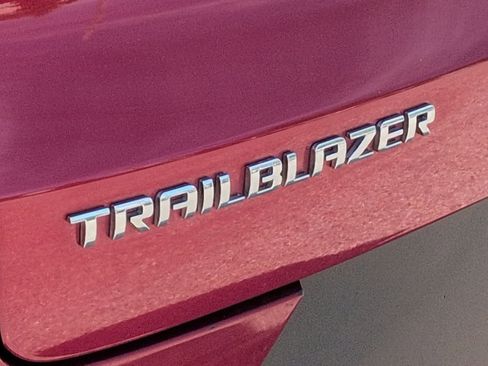 Used 2021 Chevrolet TrailBlazer LT w/ Convenience Package FWD image 13