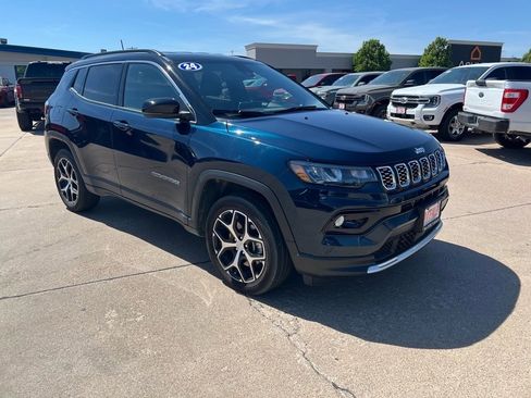 Used 2024 Jeep Compass Limited image 8