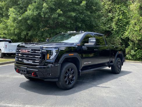 Used 2025 GMC Sierra 2500 AT4 w/ AT4 Premium Plus Package AWD/4WD image 5