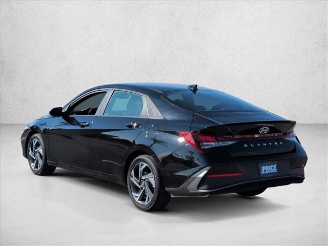 Used 2025 Hyundai Elantra Sport FWD image 8