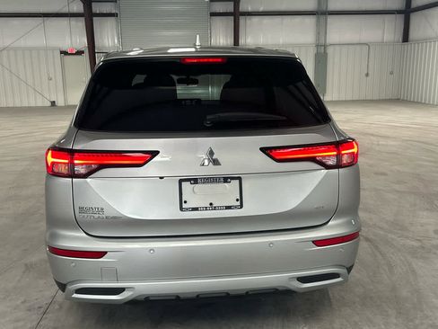 Used 2023 Mitsubishi Outlander SE image 4