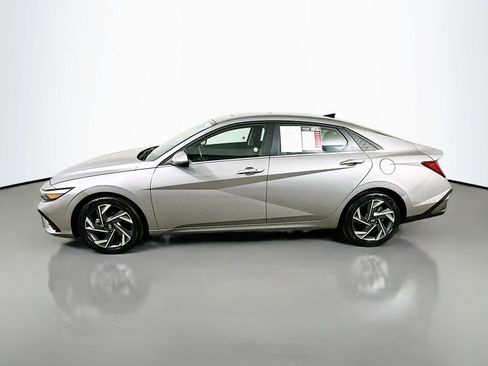 Used 2025 Hyundai Elantra SEL FWD image 5