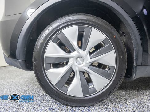 Used 2022 Tesla Model Y Long Range AWD/4WD image 43