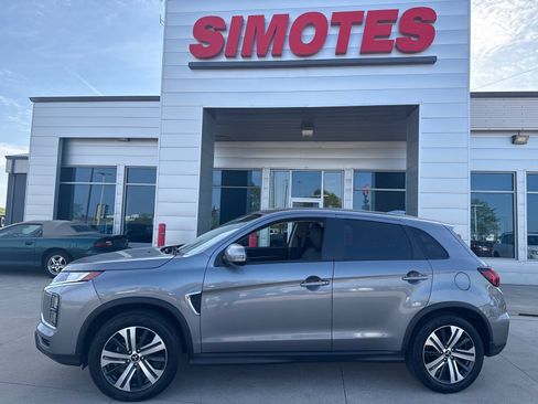 Used 2025 Mitsubishi Outlander Sport SE image 1