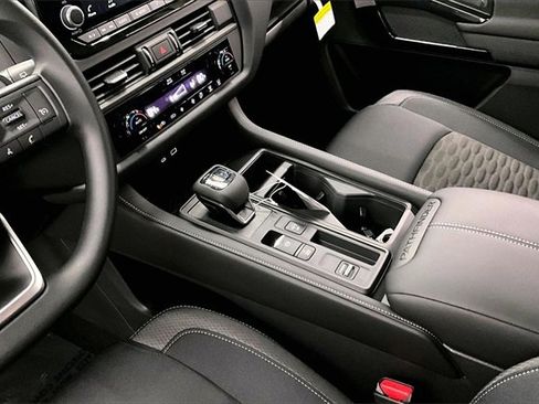 New 2025 Nissan Pathfinder S image 8