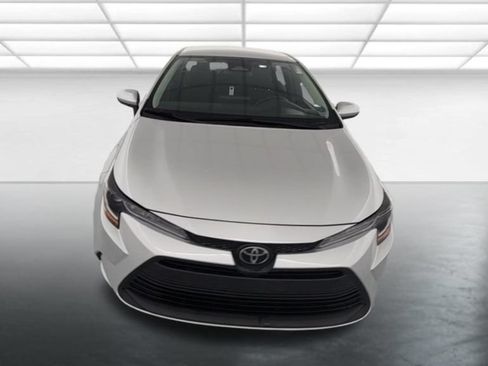 Used 2024 Toyota Corolla LE FWD image 2