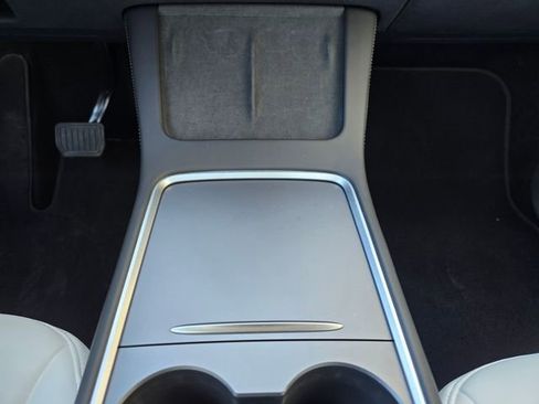 Used 2025 Tesla Model Y Long Range image 26