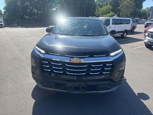 Used 2025 Chevrolet Equinox LT image 2