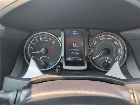 Used 2023 Toyota Tacoma TRD Off-Road w/ TRD Premium Off Road Package AWD/4WD image 21