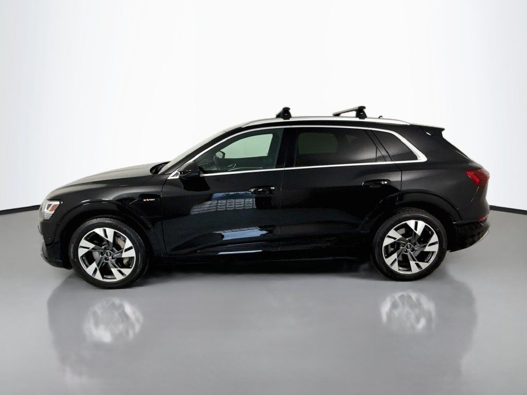Used 2022 Audi e-tron Premium Plus AWD/4WD image 2