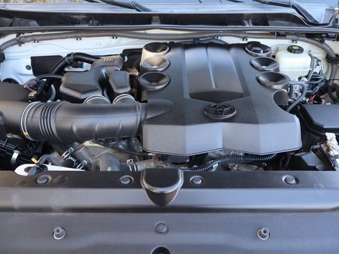 Used 2017 Toyota 4Runner TRD Off-Road image 39