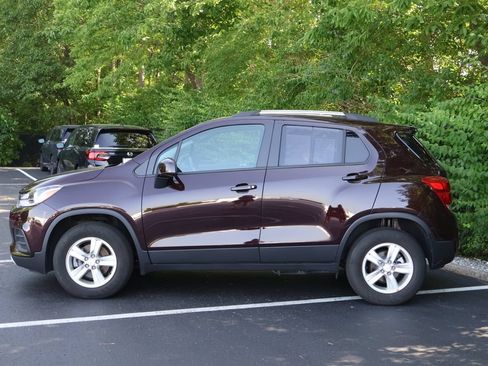 Certified 2022 Chevrolet Trax LT w/ LT Convenience Package AWD/4WD image 4