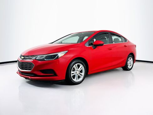 Used 2017 Chevrolet Cruze LT w/ Convenience Package FWD image 3