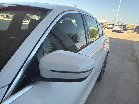 Used 2024 BMW 330i Sedan w/ Convenience Package RWD image 4