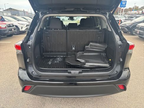 Used 2024 Toyota Highlander LE image 8